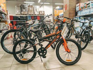 Многие крупные сетевые магазины стали продавать велосипеды. Есть ли среди них модели, которые заслуживают внимания?